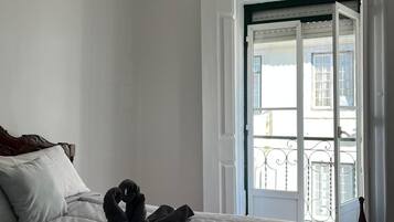Romantic Room | Free WiFi, bed sheets