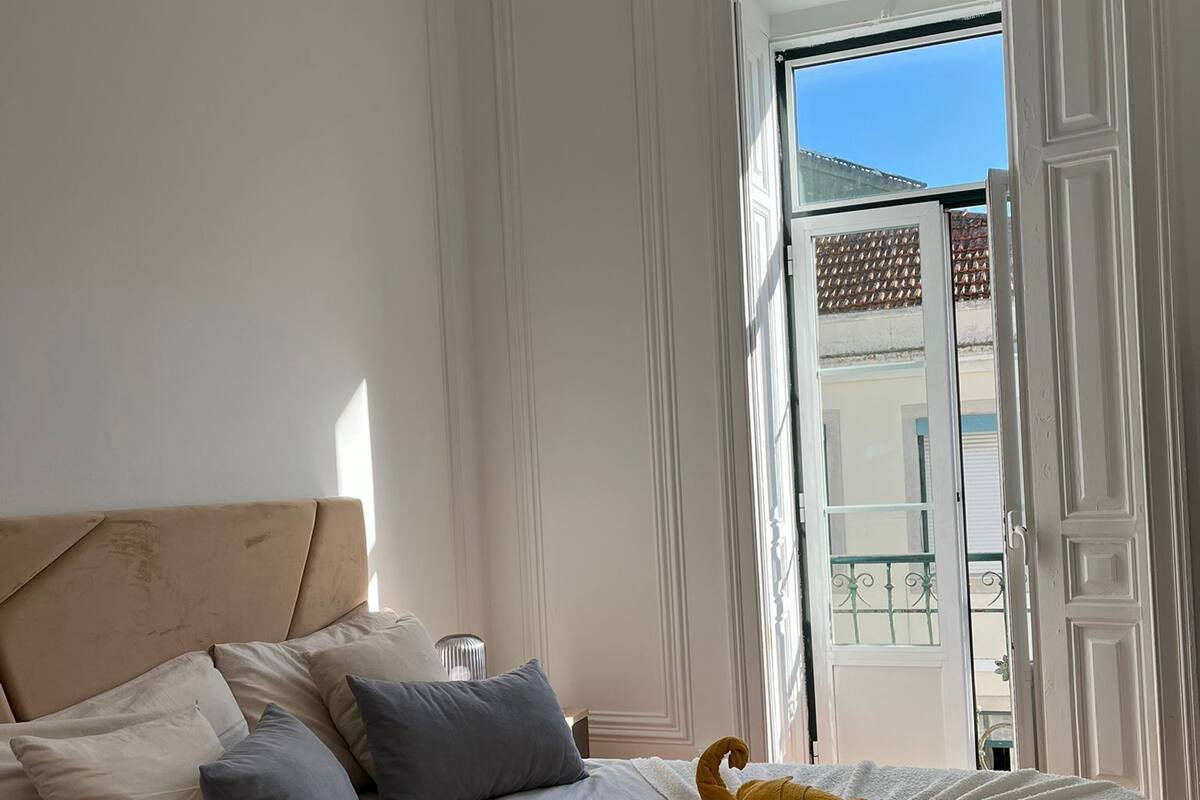 Superior Room, 1 Queen Bed, Non Smoking, City View | Free WiFi, bed sheets