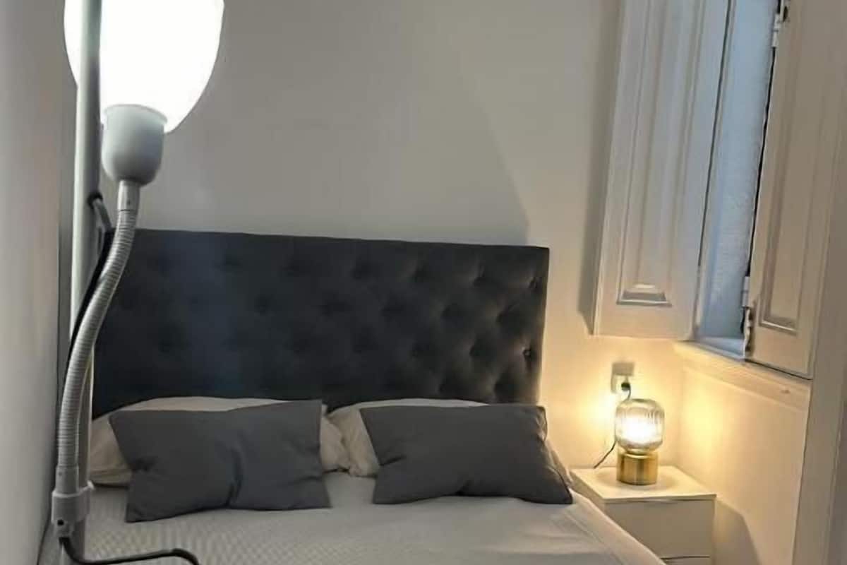 Luxury Double Room, 1 Queen Bed, Non Smoking, Courtyard View | Free WiFi, bed sheets