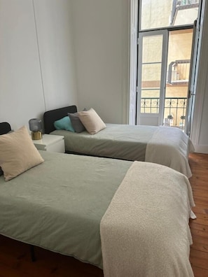 Habitación Confort con 2 camas individuales, para no fumadores | Wifi gratis y ropa de cama 