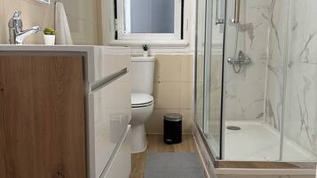 Shower, rainfall showerhead, hair dryer, towels