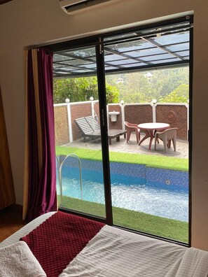 حمام سباحة خاص