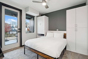 2 bedrooms, desk, iron/ironing board, WiFi