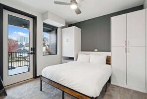 2 bedrooms, desk, iron/ironing board, WiFi