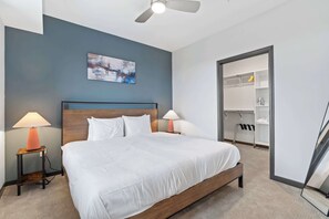 1 habitación, escritorio, tabla de planchar con plancha y wifi