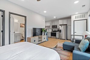 Desk, iron/ironing board, WiFi, bed sheets