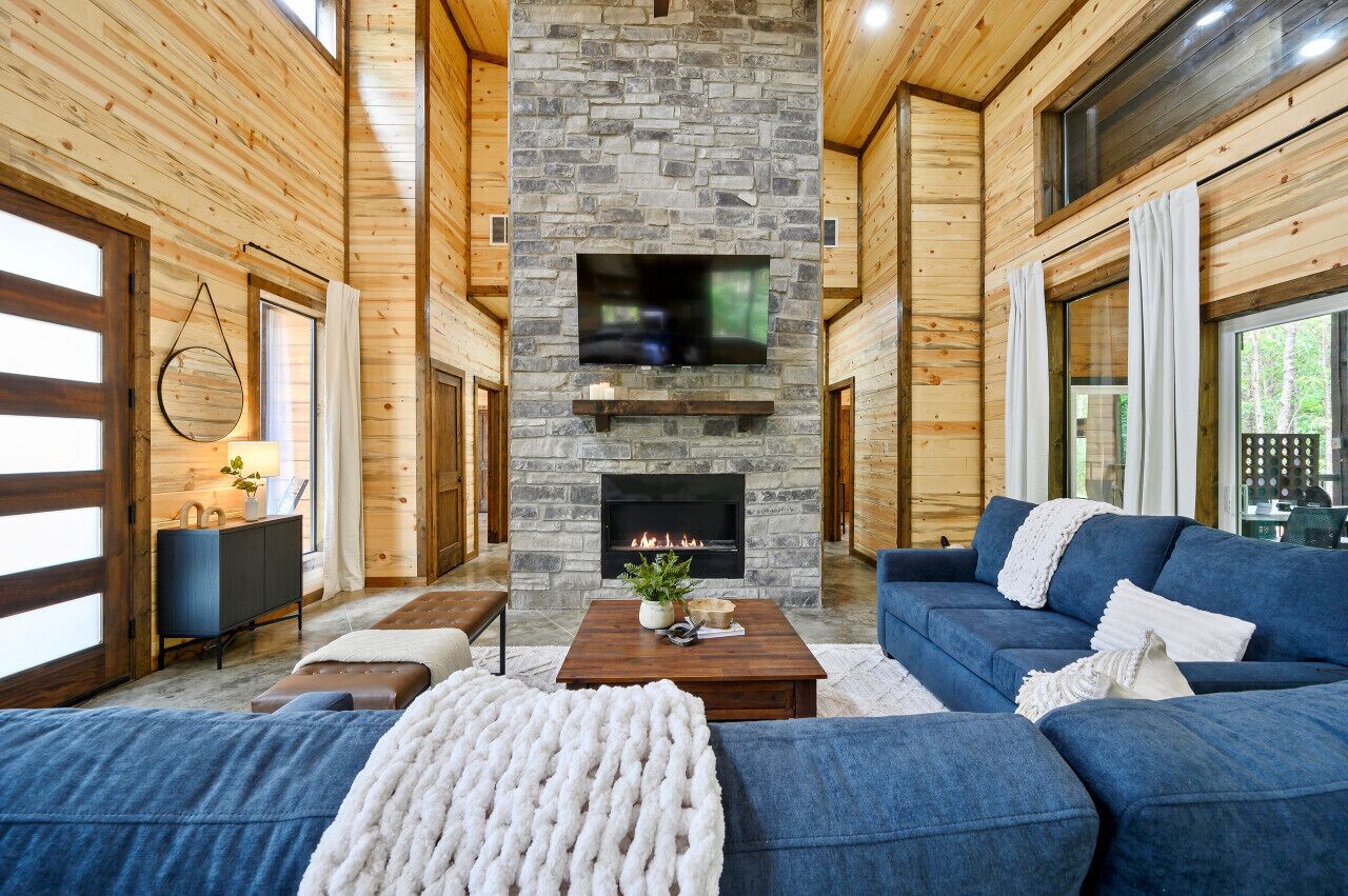 Een smart-tv en een open haard