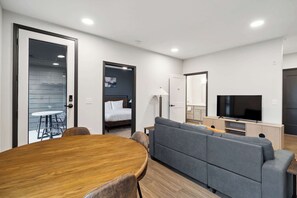 Interior - CozySuites Mass with parking, lounge & roof deck #33 (Indianapolis)
