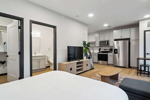 Desk, iron/ironing board, WiFi, bed sheets