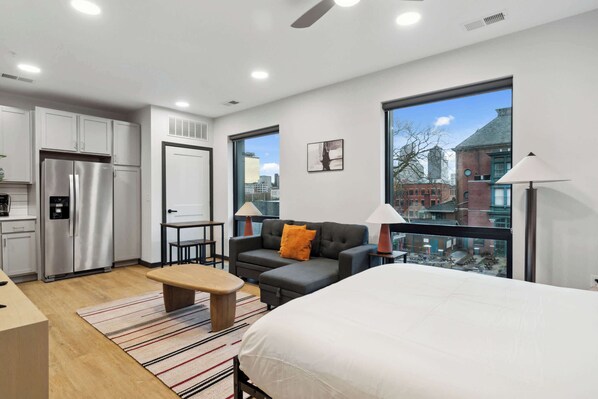 デスク、アイロン / アイロン台、WiFi、ベッドシーツ