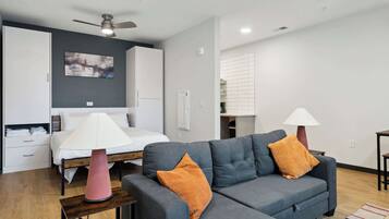 Desk, iron/ironing board, WiFi, bed sheets