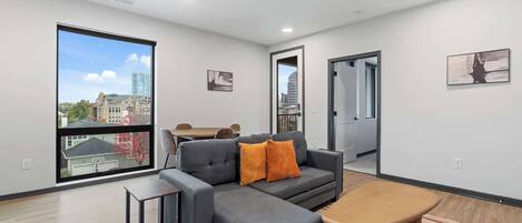 Téléviseur, bureau