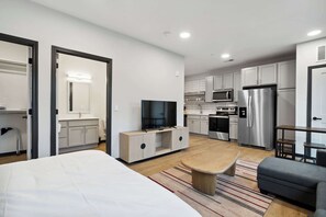 Desk, iron/ironing board, WiFi, bed sheets