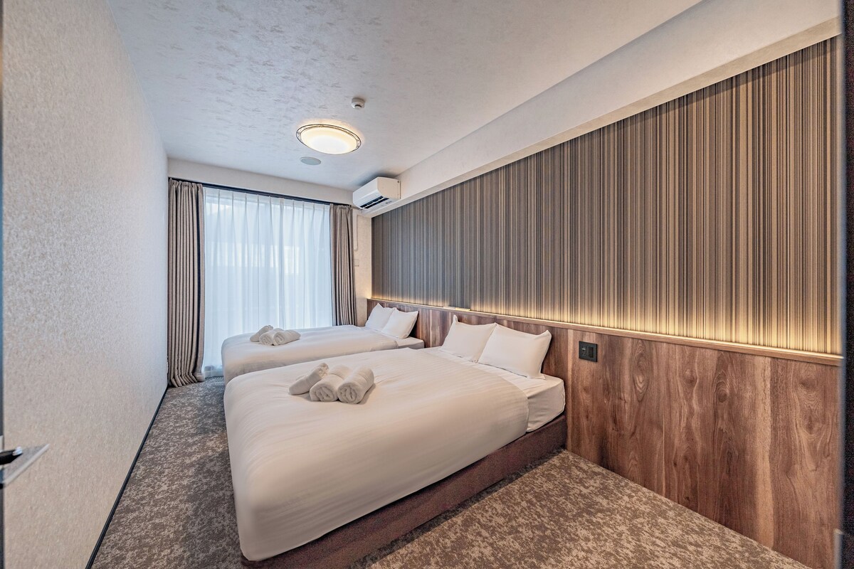Suite Luxury, non fumatori, balcone | 2 camere, insonorizzazione, Wi-Fi gratuito, lenzuola