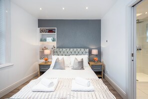 2 slaapkamers, een strijkplank/strijkijzer, gratis wifi, beddengoed