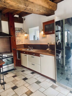 Refrigerador, microondas, horno y parrilla de estufa