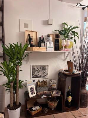 Interior - descrizione (Fontana Nuova)