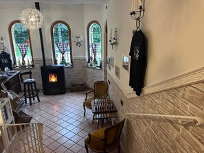 Interior - descrizione (Fontana Nuova)