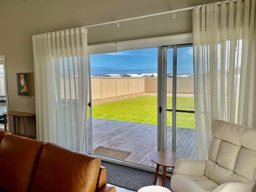 Foxhill Shores -WIFI, NO PETS