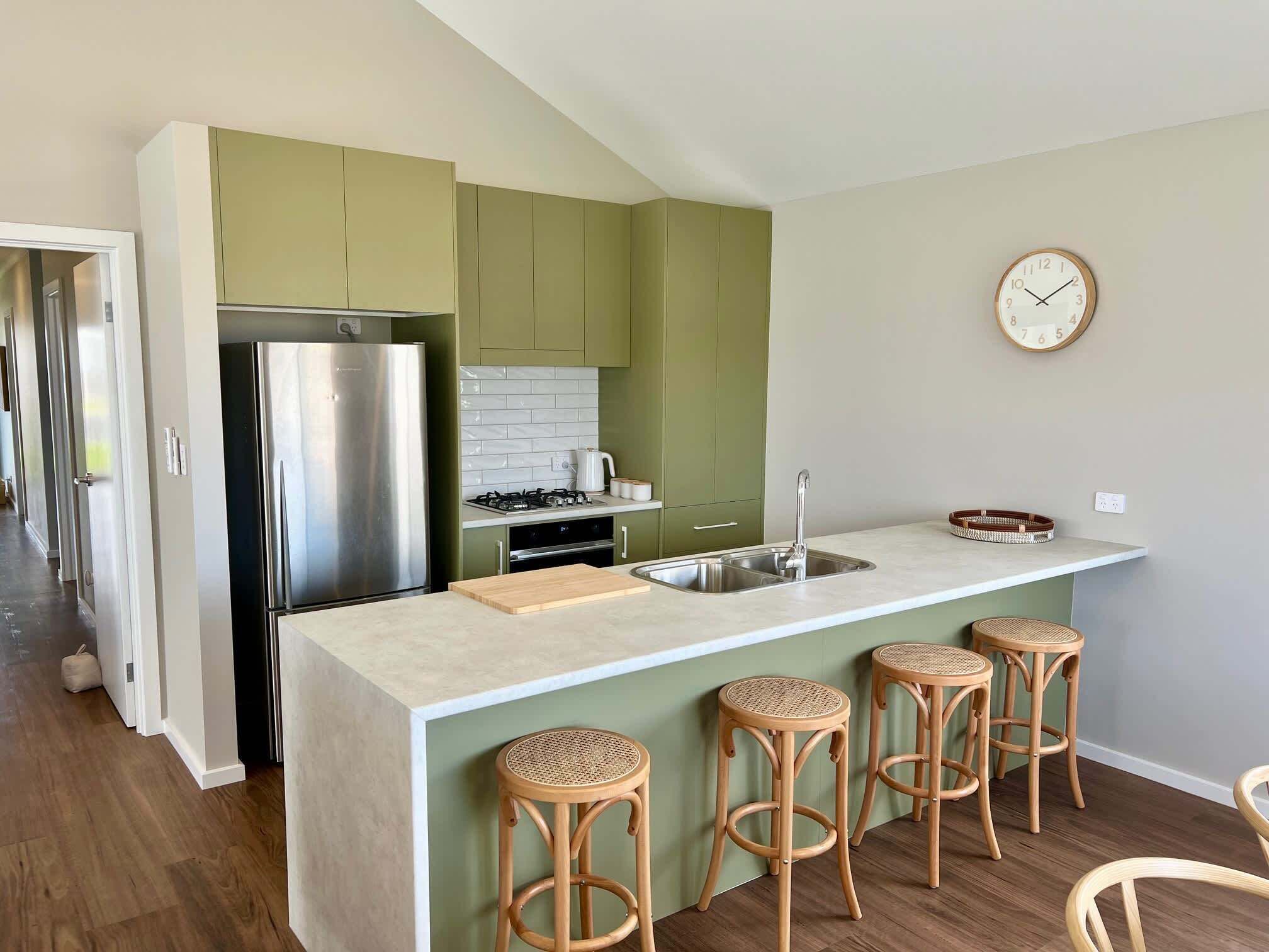 冷蔵庫、電子レンジ、コンロ、食器洗い機