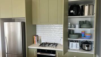 Fridge, microwave, stovetop, dishwasher