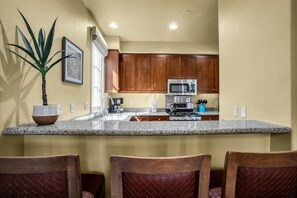 Private kitchen - Overlook Oasis A | 1BR Legacy Villa (La Quinta)