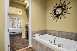 Desk, iron/ironing board, WiFi, bed sheets - Overlook Oasis B | Studio Legacy Villa (La Quinta)