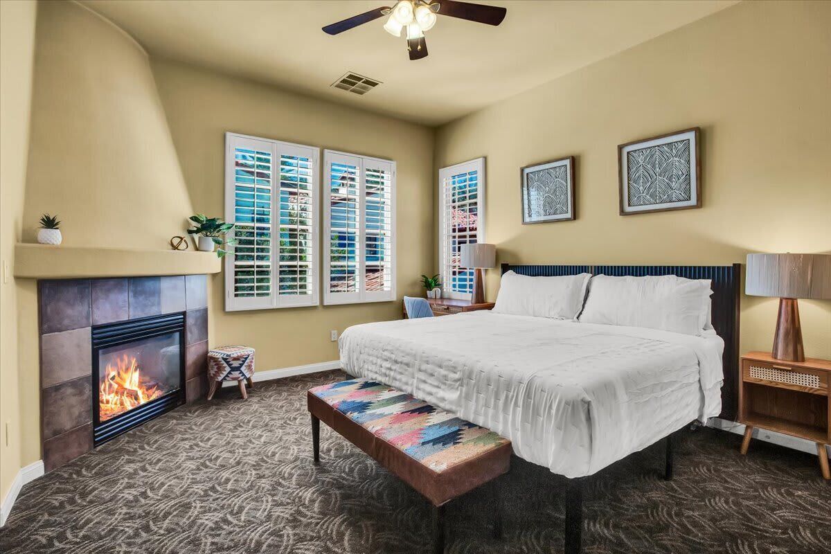 Desk, iron/ironing board, WiFi, bed sheets