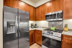Coffee/tea maker, fridge, microwave, oven - The Desert Loft | 2BR Legacy Villa (La Quinta)