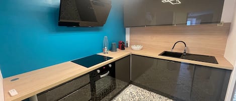 Fridge, microwave