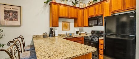 Coffee/tea maker, fridge, microwave, oven