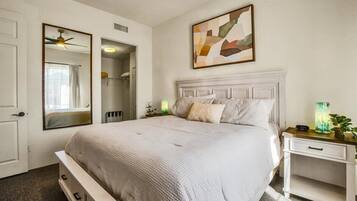 1 bedroom, desk, iron/ironing board, WiFi