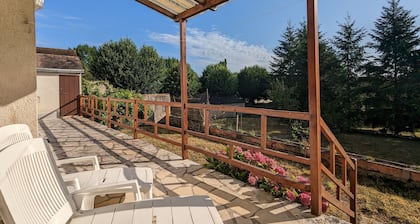 Grande maison de campagne avec jardin et cheminée prÚs d'une plage