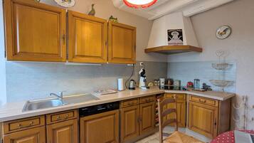 Kjøleskap, mikrobølgeovn og oppvaskmaskin