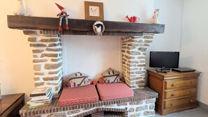 Unclassified image, 4 of 18, button - Restored farmhouse near Loire Castles with Wi-Fi and secure parking (Sembleçay)