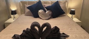 Dunfermline, 2 bedroom home with on-street parking

