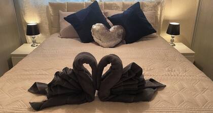 Dunfermline, 2 bedroom home with on-street parking