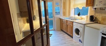 Dunfermline, 2 bedroom home with on-street parking