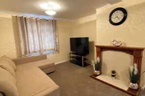 TV - Dunfermline, 2 bedroom home with on-street parking

 (Dunfermline)