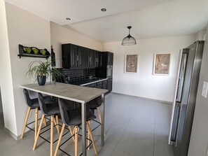 Refrigerador, microondas, lavavajillas