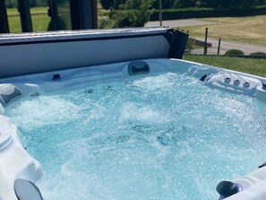 Outdoor spa tub - Spacious house with spa, pets allowed, near Épinal (Dounoux)