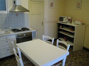 Fridge - Cozy studio in Nancy, near center, wifi included (Nancy)