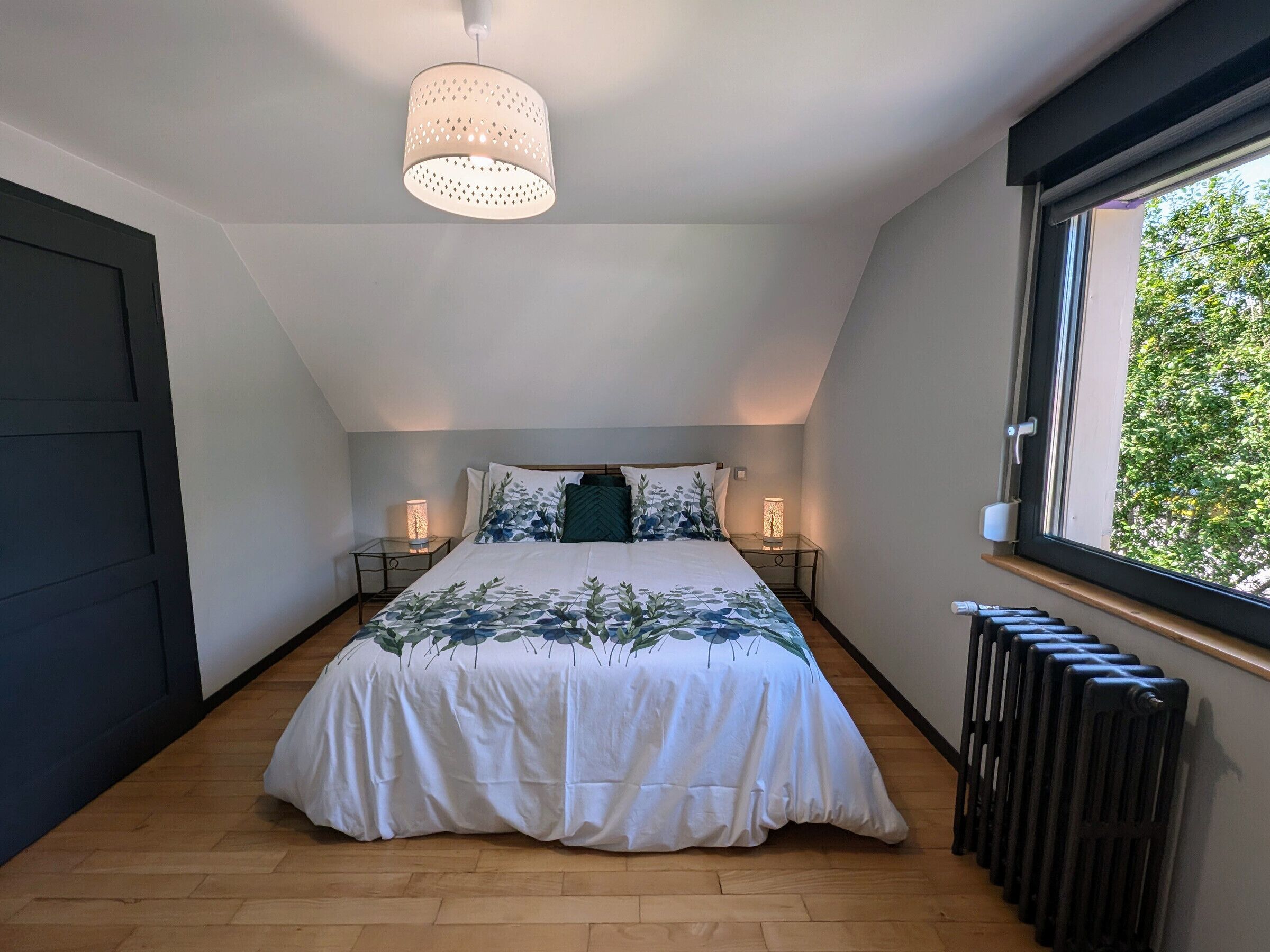 4 室のベッドルーム、旅行用ベビーベッド、WiFi (無料)、ベッドシーツ