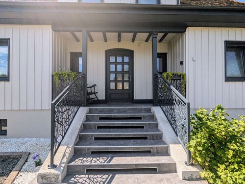 Spacious lodge, modern comfort, peaceful garden