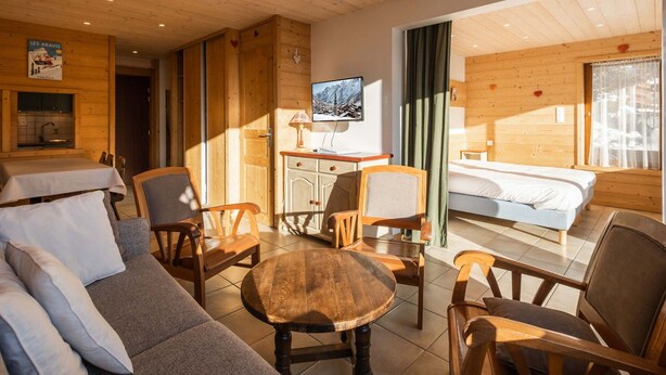 Room - 3* Apartment near slopes and shops, Wi-Fi (La Clusaz)