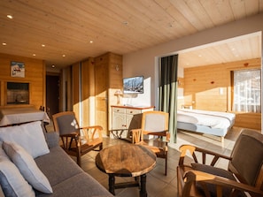 Room - 3* Apartment near slopes and shops, Wi-Fi (La Clusaz)