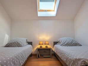 2 bedrooms, free WiFi - Family cottage with shared pool, terrace, and WiFi (Ségry)