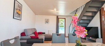 Family cottage with shared pool, terrace, and WiFi