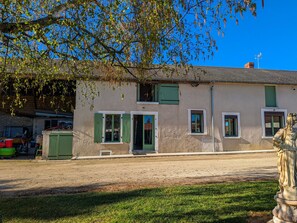 Exterior - Family cottage with shared pool, terrace, and WiFi (Ségry)