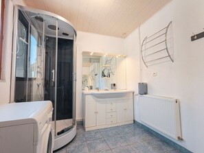 Towels - Family cottage with shared pool, terrace, and WiFi (Ségry)